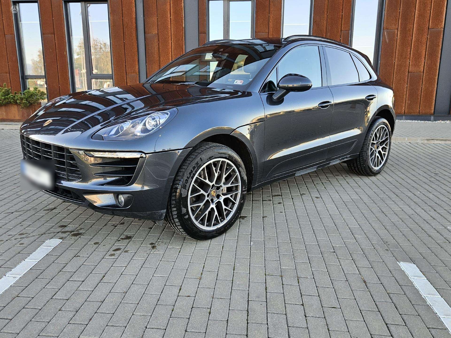 PORSHES MACAN-FULL OPTION