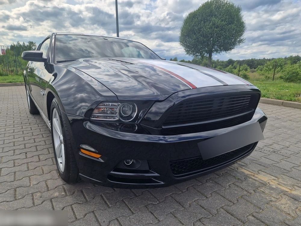 FORD MUSTANG-FULL BLACK