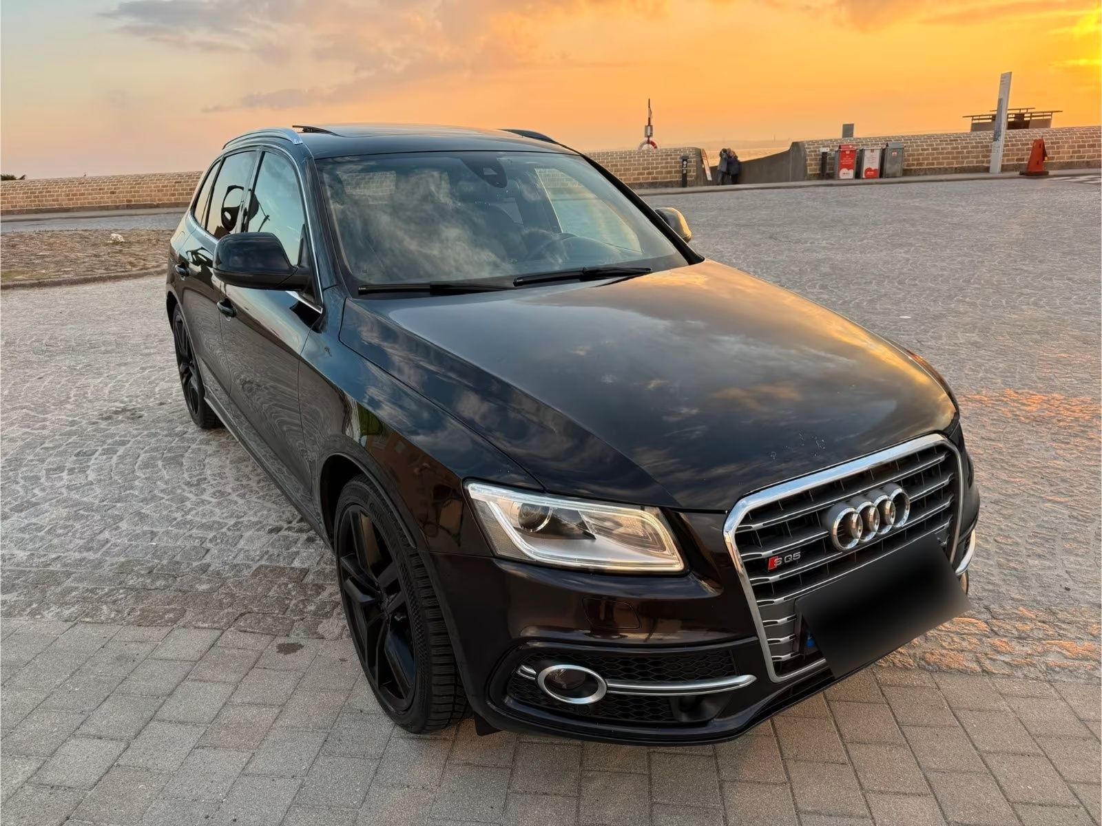 AUDI SQ5 FULL BLACK- FULL OPTION