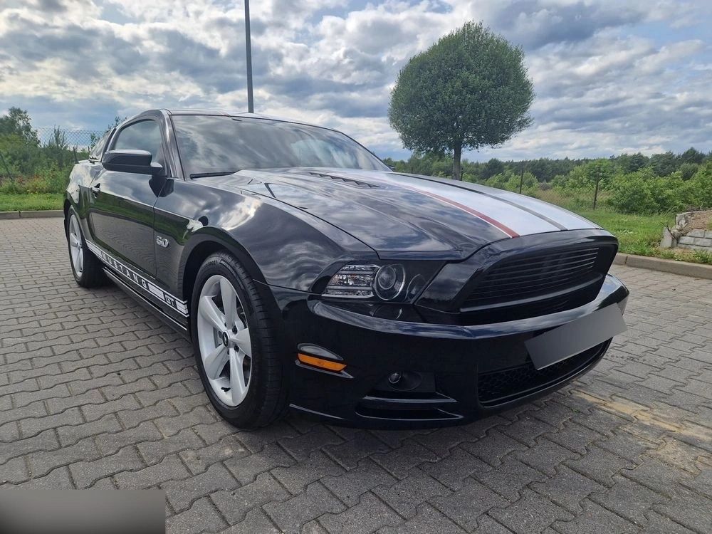 Ford Mustang - FULL BLACK