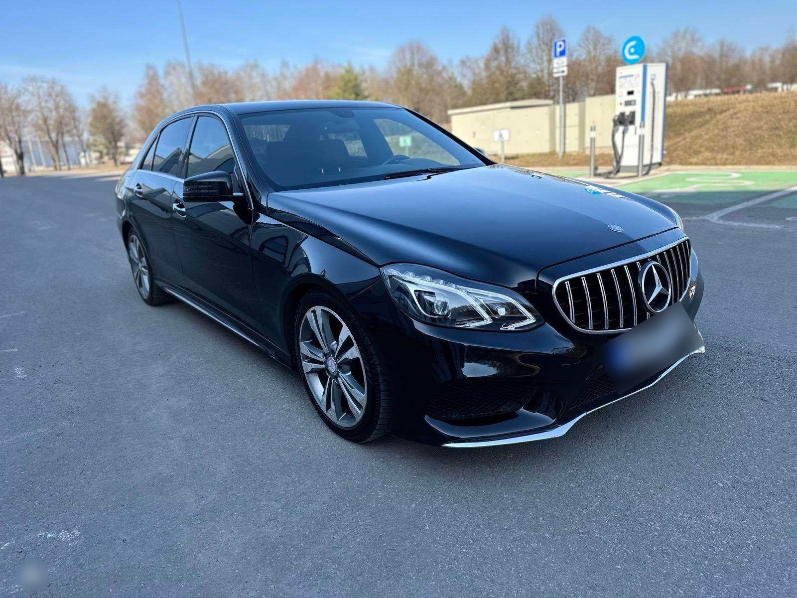 MERCEDES BENZ - FULL BLACK FULL OPTION - Mercedes Classe E disponible chez SYC75