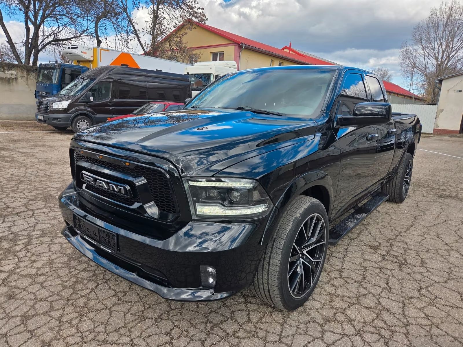 Dodge RAM - FULL BLACK