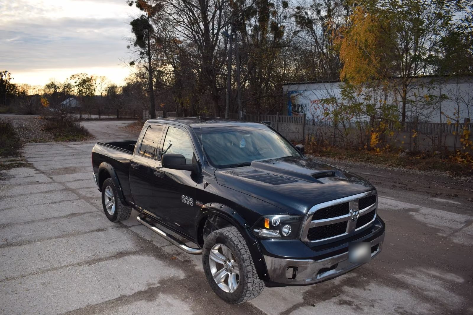 DODGE RAM- FULL BLACK