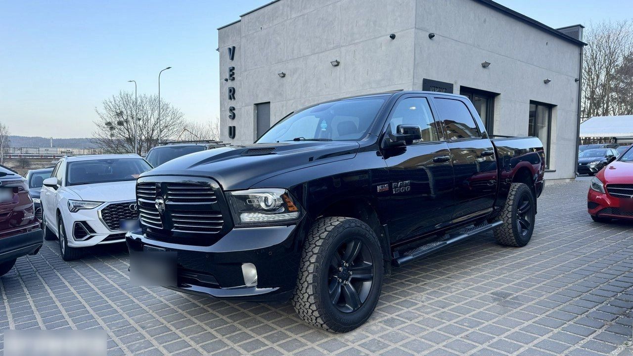 Dodge RAM FULL BLACK - FULL OPTION