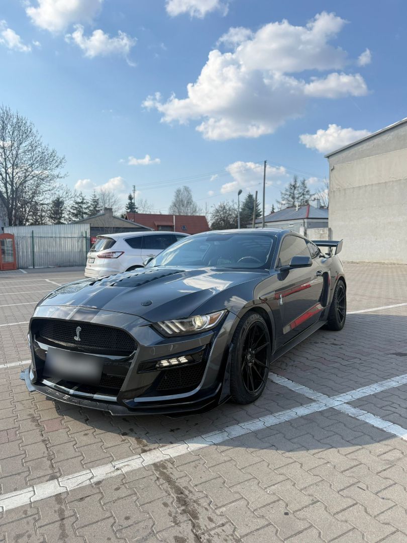 FORD MUSTANG - FULL BLACK