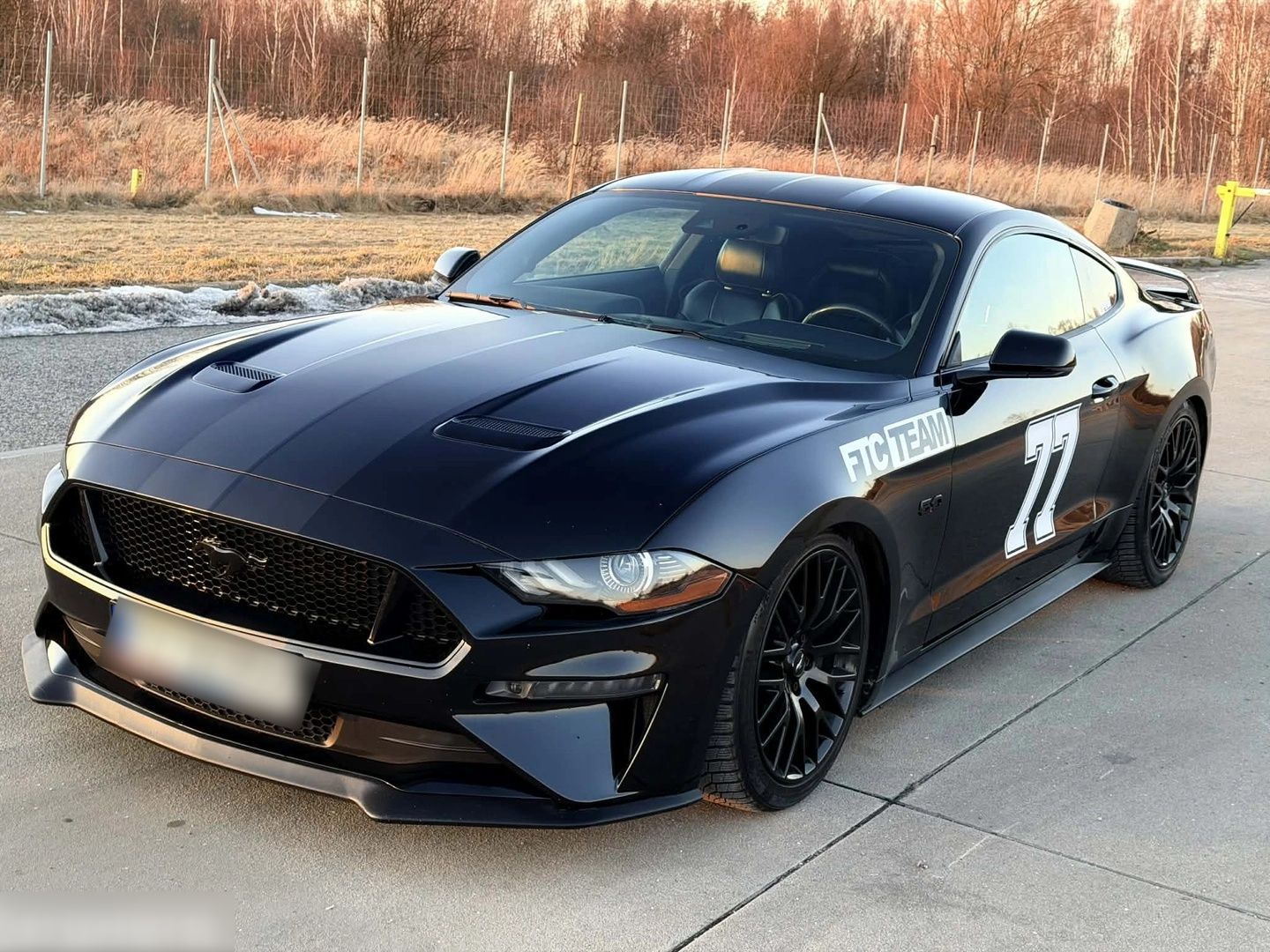 FORD MUSTANG - FULL BLACK