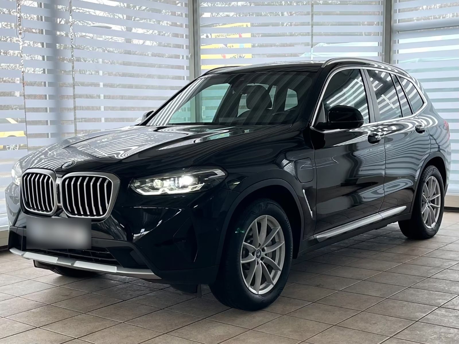 BMW X3 - FULL BLACK FULL OPTION