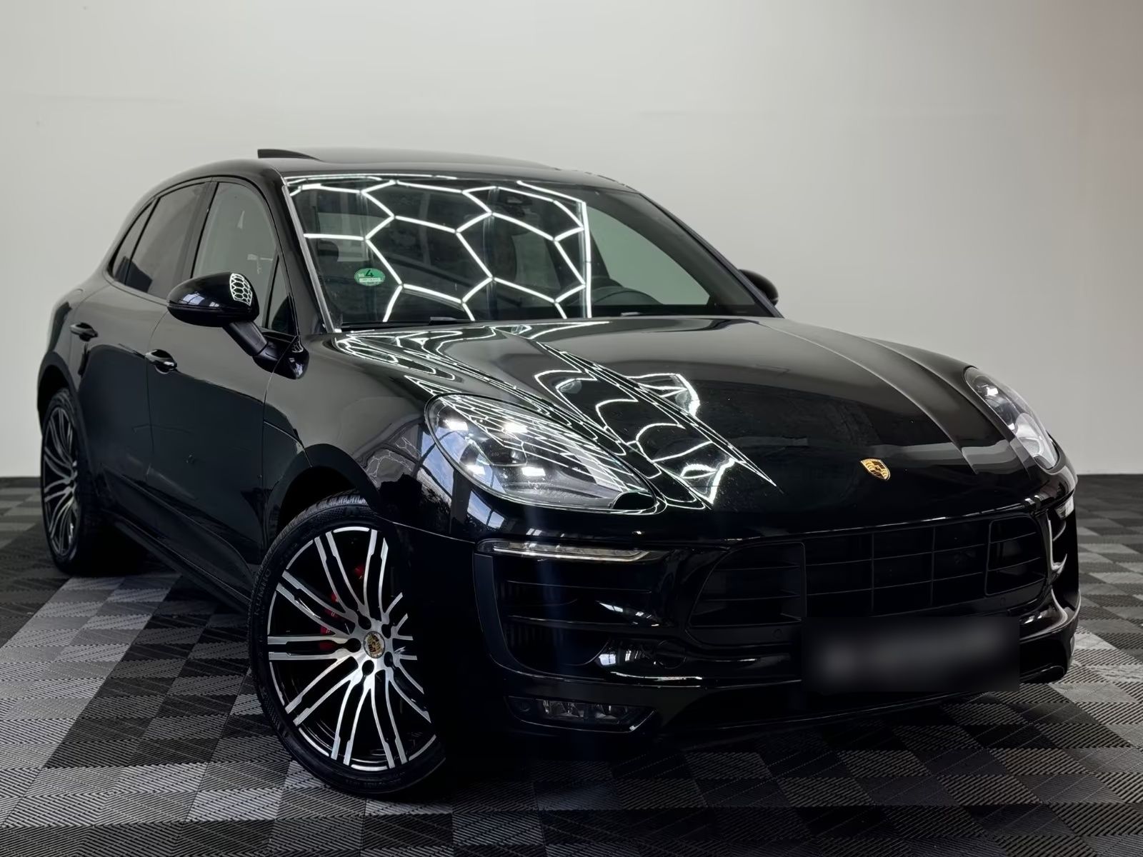 PORSCHE MACAN-FULL BLACK - Porsche Macan disponible chez SYC75