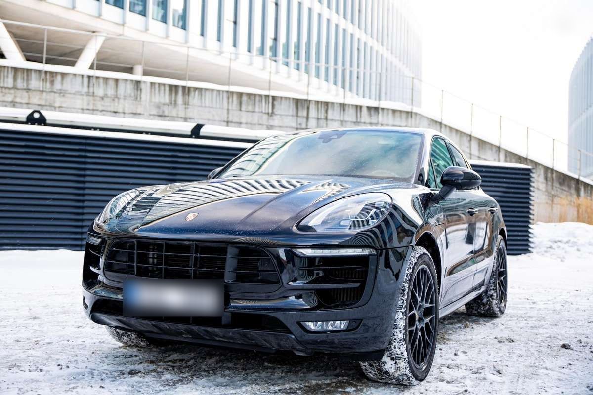 PORSCHE MACAN - FULL BLACK - Porsche Macan disponible chez SYC75