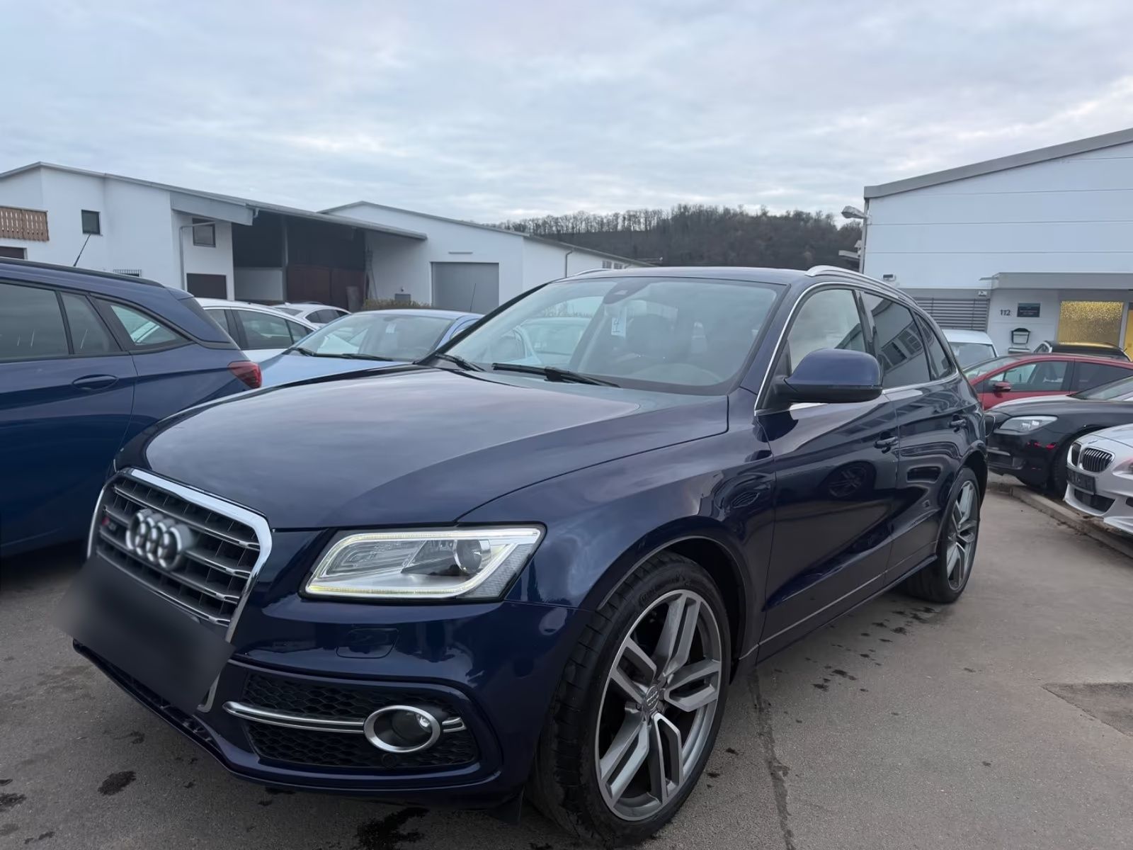 AUDI SQ5-FULL BLACK FULL OPTION