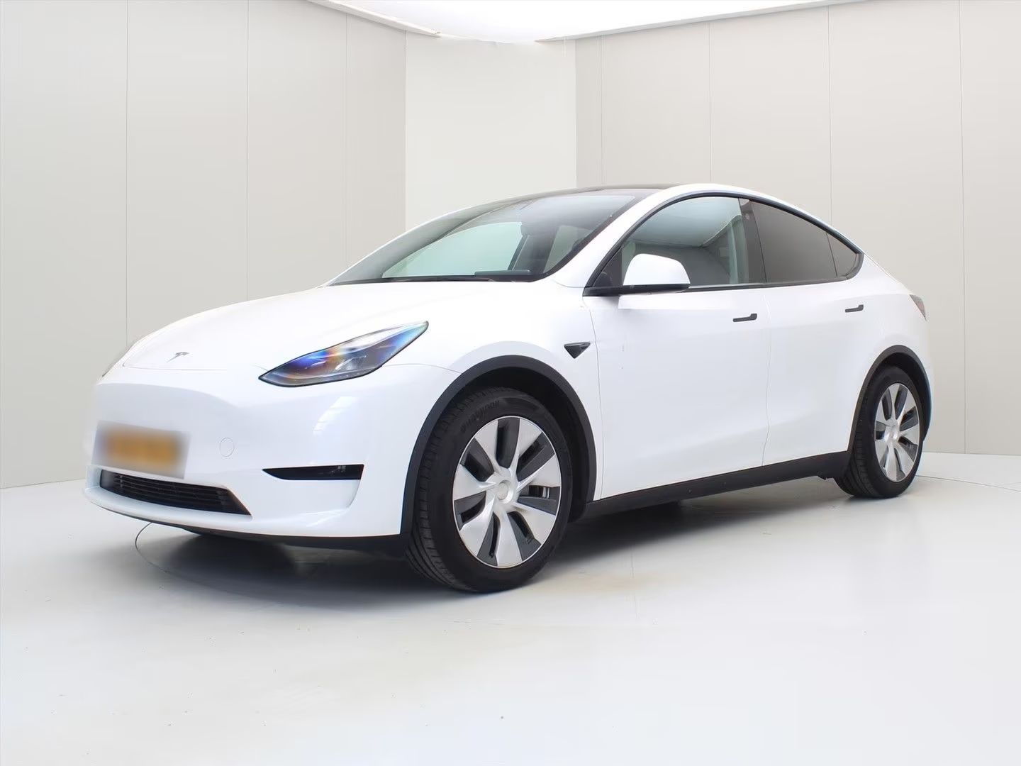 TESLA MODEL Y STANDARD RWD - 351 CH - Tesla Model Y disponible chez SYC75