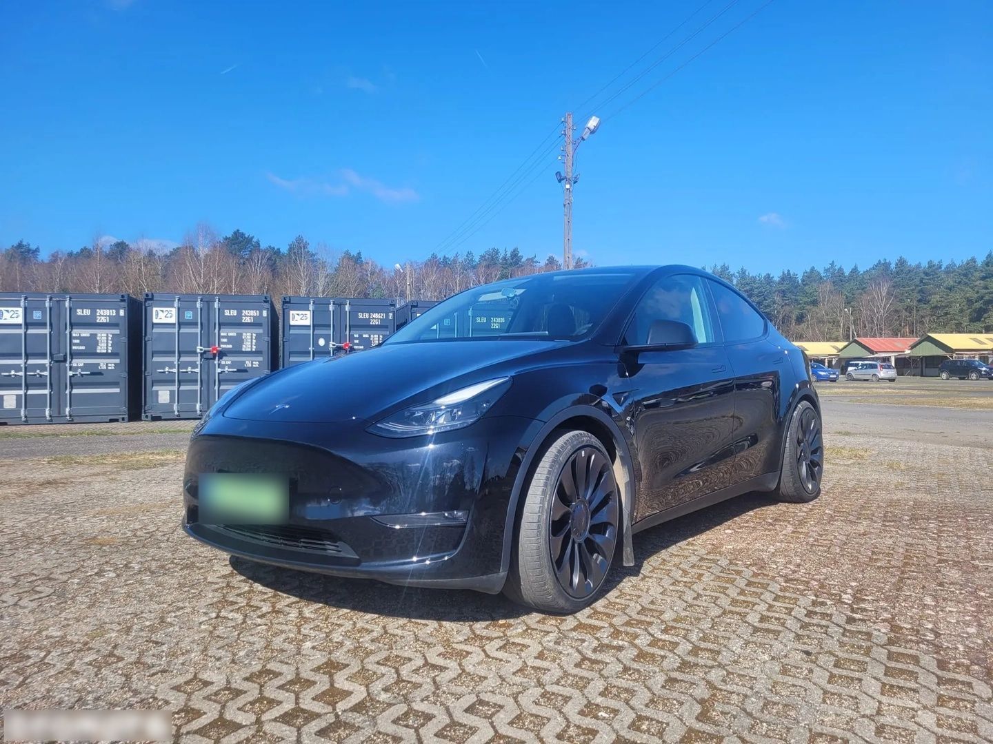 TESLA MODEL Y PERFORMANCE - FULL BLACK - Tesla Model Y disponible chez SYC75