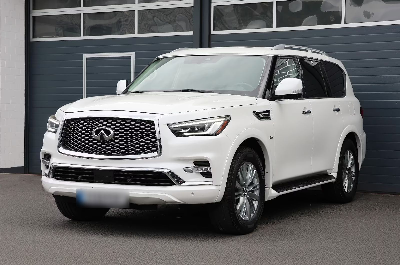 Infiniti QX80 V8 5,6 L - 405 CH