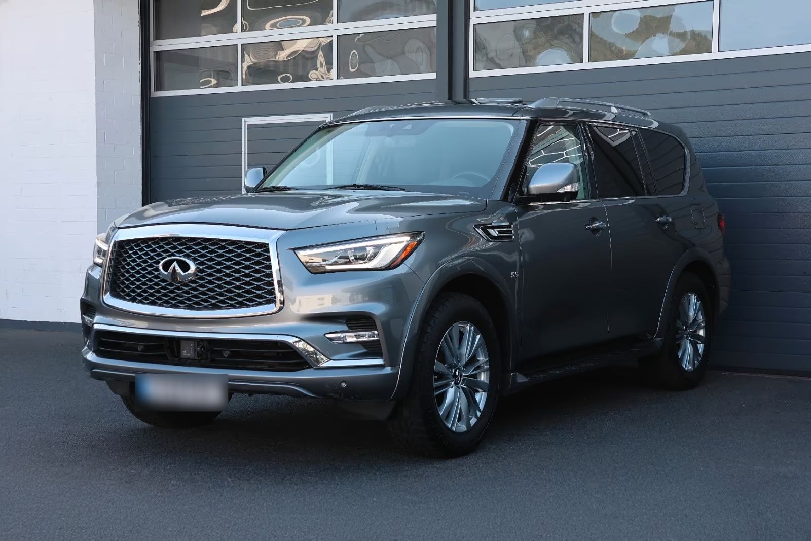 Infiniti QX80 V8 5,6 L - 405 CH