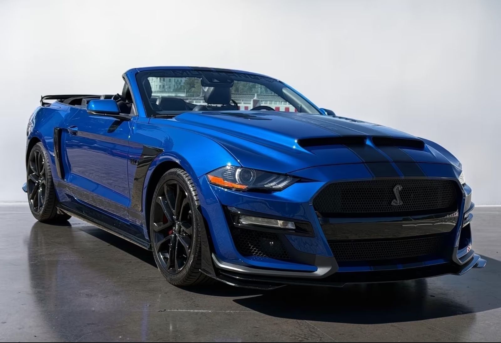 FORD MUSTANG GT - FULL OPTION