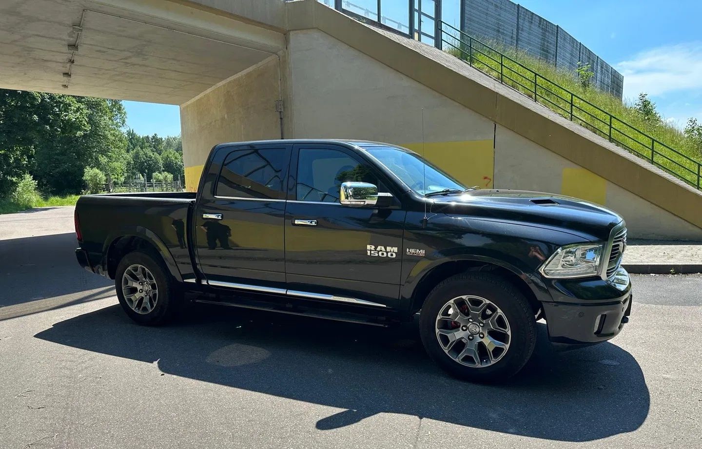 Dodge RAM Z 5.7 4X4 - FULL BLACK