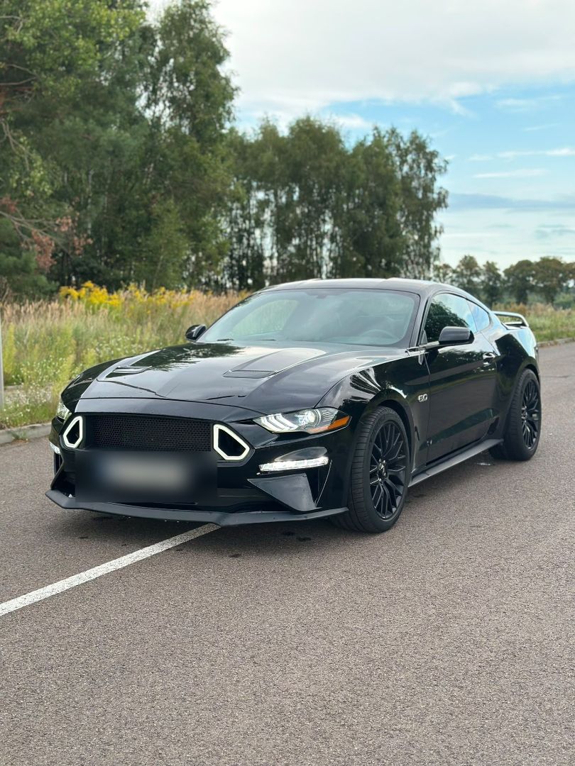 Ford Mustang -FULL BLACK