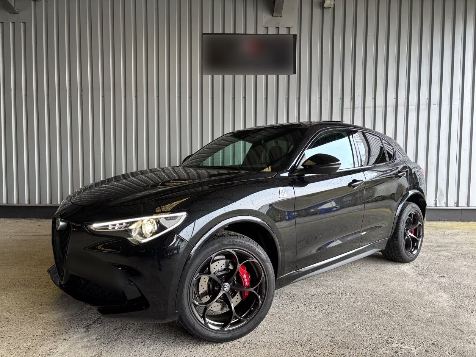 Alfa Romeo Stelvio - FULL OPTION - FULL BLACK