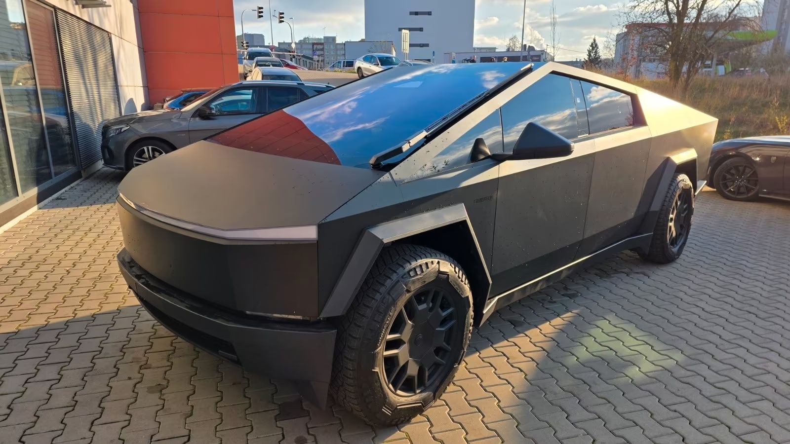 TESLA CYBERTRUCK - FULL BLACK