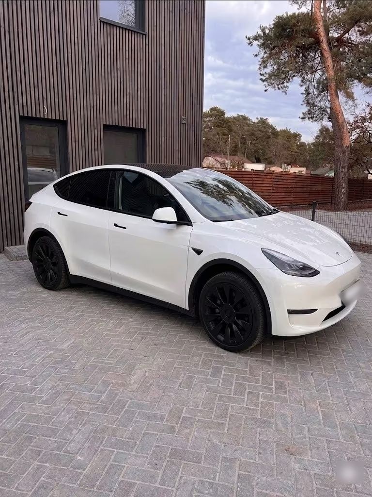 Tesla Model Y-347 Ch - Tesla Model Y disponible chez SYC75