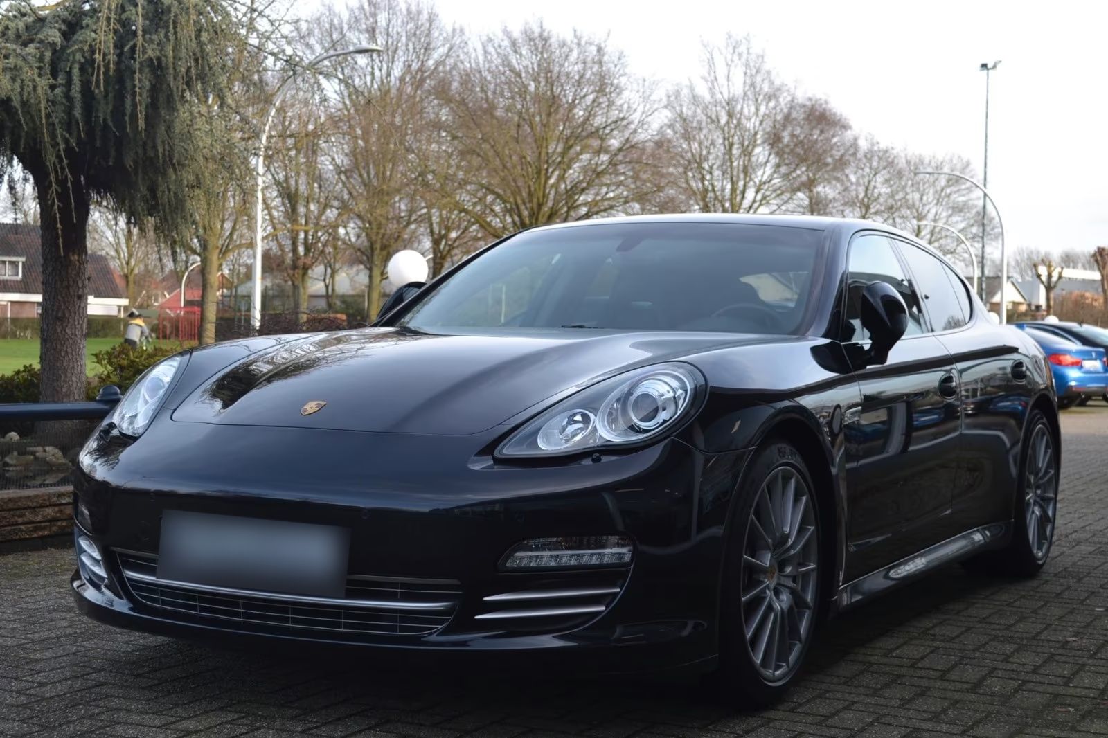 PORSCHE PANAMERA FULL BLACK- FULL OPTION