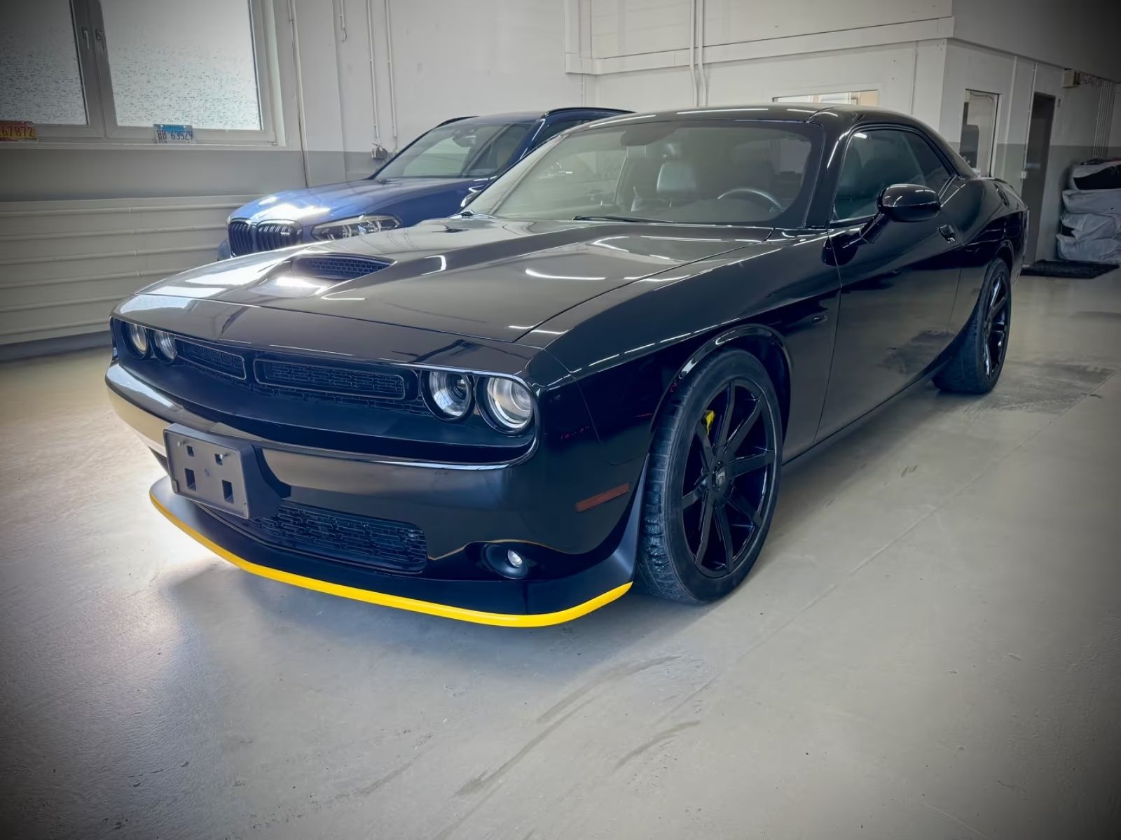 DOGDE CHALLENGER - FULL BLACK