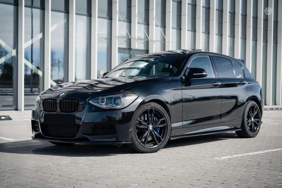 BMW M135 FULL BLACK - FULL OPTION