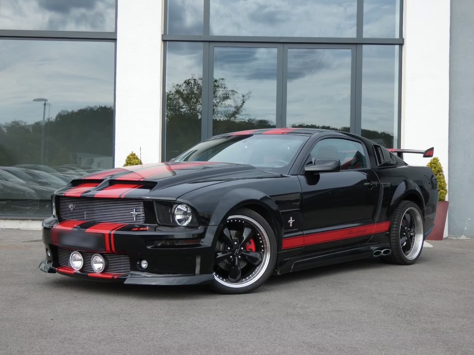 FORD MUSTANG - FULL BLACK