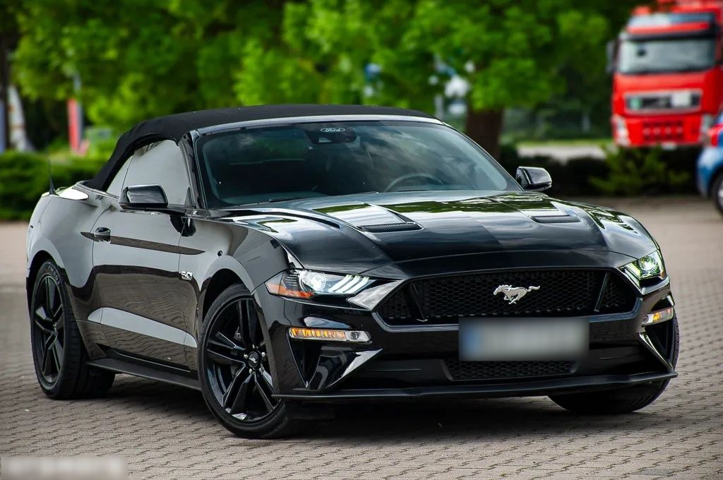 FORD MUSTANG 5.0 V8 GT FULL BLACK- FULL OPTION - Ford Mustang disponible chez SYC75