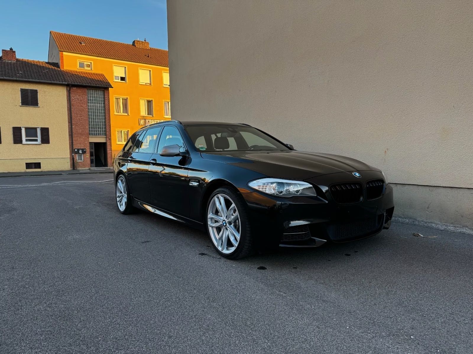BMW M550 - FULL OPTION - BMW M5 disponible chez SYC75