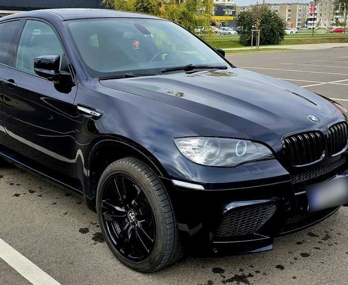 BMW X6 M- FULL BLACK - BMW X6 disponible chez SYC75