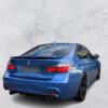 BMW 335i M PERMANCE 306 CH | Keyless | Head-Up | Harman Kardon | Caméra | Bleu Riviera – Image 2