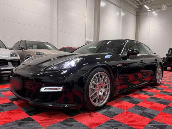 Porsche Panamera 4.8L 400 ch