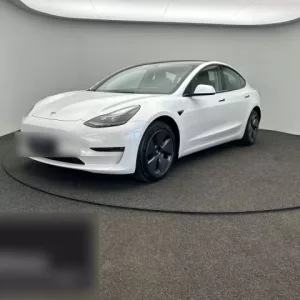 RESERVATION Tesla Model 3