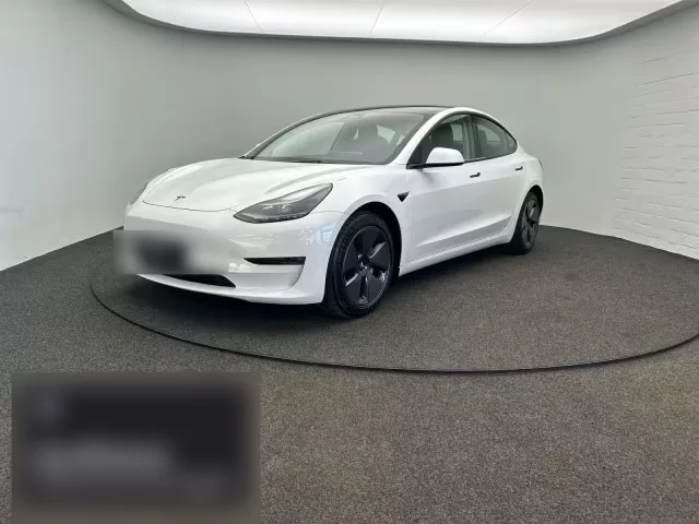 RESERVATION Tesla Model 3